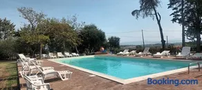 Agritur Villa Osvaldo Castiglione del Lago Perugia Piscina acqua salata possibilità colazione - Image 2