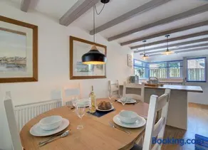 3 Bed in Nr St. Keverne oc-tremen - Image 4