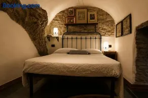 La Rocca Sospesa - Al Vicolo Ristretto Apricale - Image 1