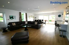 Garden House at The Red House Estate - Image 2
