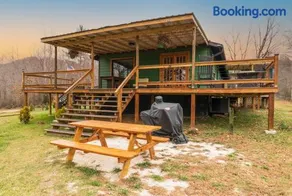 Hot Tub, Private 3 Bed Lodge, 1 mile from Blue Ridge Parkway, Giant Jenga, Families Welcome! - Image 4