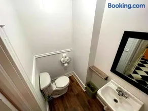 Trailside Furnished Apartment - Image 3