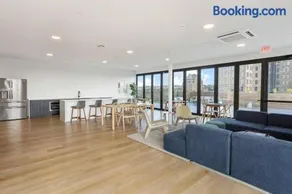 Optimum - Downtown Sanctuary! - Image 4