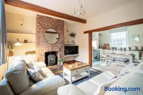 The Cottage in Chester, Sleeps 6 with FREE Parking - Image 1