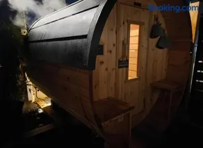 Cowichan Valley Retreat with Sauna & Free EV Charger - Image 2