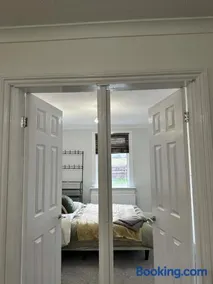 Comfortable Stay with Free Parking - Image 3