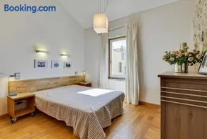 Designer Haus - Image 3