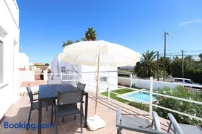 2 apartamentos en una excelente villa de playa compartiendo Piscina y Jardín - Image 3