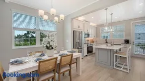 Luxury Waterfront Villa Home with Private Dock and Pool Manatee Cove at Hunters Point - Image 4