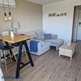 Apartamento con vistas al mar y montaña - Piscina - Image 2