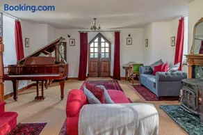 Stunning baptist chapel with concert piano, pets welcome - Image 3