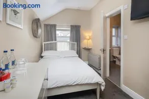 Salty Dog Restaurant, Pub & Guesthouse - Image 3