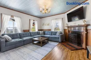 7PH Sunny Farmhouse Retreat, AC, Game Room, Dog Friendly - Image 1