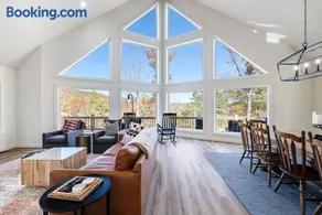 Epic Mtn Views I Luxe 5BR Alpine Escape - Image 1