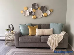Modern Family Retreat Minutes from MetLife & NYC - Image 3