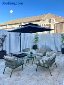Petrakis Inn - Image 2