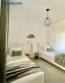 Emanouela's apartment in the center of Adamas - Image 3
