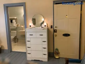 Laura's Room at The Historic Eureka Inn - Image 2