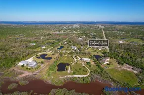 Villa Island Retreat, Country house overlooking 13 acres and a small lake - Image 2