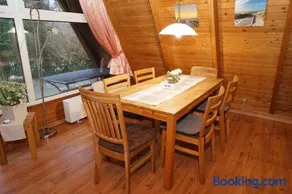 Zeltdachhaus mit grossem Grundstück - Image 3