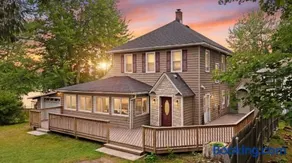 Lakefront Group Retreat on Swan Lake Sleeps 18 Kayaks, Fire Pit & Dock - Image 2