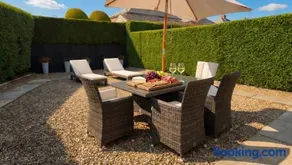 The Marina - 3 Bedroom Luxury Holiday Home - Image 5