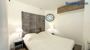 Appartement en résidence avec piscine, cour privée - Image 5