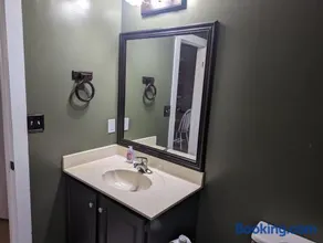 Elegant Cozy Cabin in Snellville - Image 3