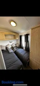 2 Bed Mobile Home Sea Views, Centre Field - Image 2