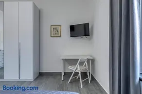 Guesthouse CIVICO 233 - Stanza privata parcheggio colazione bagni condivisi - Image 2