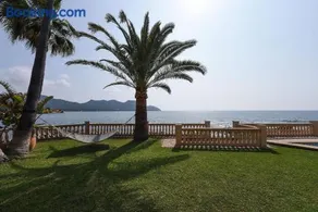 Merveilleuse villa adaptée aux familles avec barbecue, terrasse et jardin - Image 4