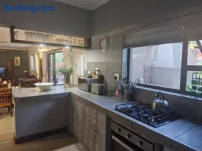 Heavenly Hideaway Accommodation - Image 3
