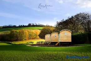 Luxury Shepherd Hut, Wiltshire, Amazing Vistas - Baacombe - Image 3