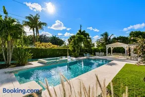 N Palm Beach Heated Pool, Spa & Lakeside Beach - Image 1