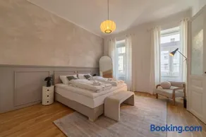 josef's home I Urban Living I Premium Apartment 02 - Image 3