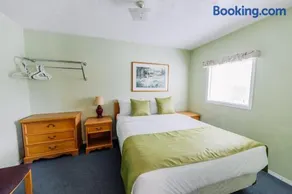 1 Bedroom Suite 6 at the Green Gables Resort - Image 2