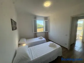 Appartamento in Villa con Piscina - Vicino al Mare - Image 2