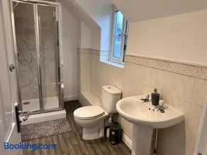Rushden HUGE 6 Bed house with driveway - Image 5