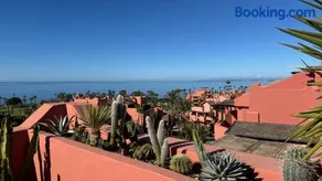 Luxury 3 bed Duplex Penthouse, 3 mins walk to the beach - Image 2