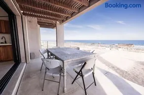 Two-bedroom waterfront villa - Image 2