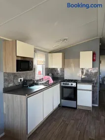 PG173 Golden Palm Resort 6 Berth Caravan With Decking - Image 5