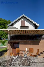 House Thara Studio Apartments - Image 4