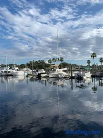 The Famous Houseboat in Sanford - Image 4