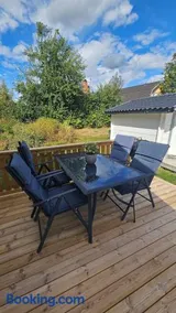Nybyggd attefallare med egen gäststuga, 8 bäddar - Image 4