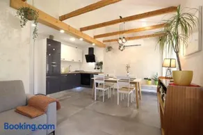Holiday house "Laurus Garden" with private parking - Image 3