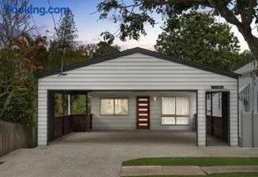 3BR15BA House w Parking Close to Eastwood Beach M8 - Image 3