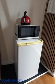 Private Cozy Room - Hotel Style & Free Parking - Image 3