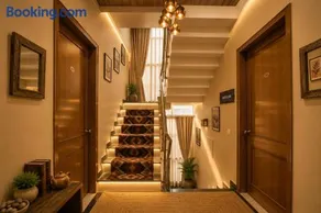 Hotel Heaven Silk 108, Near Galleria Market & Phase I Metro - Image 2