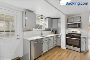 Modern and Classy 2BR in the Heart of Ottawa - Image 1