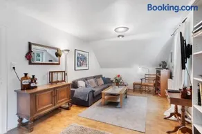 Schöne Dachgeschoss Wohnung - Image 2
